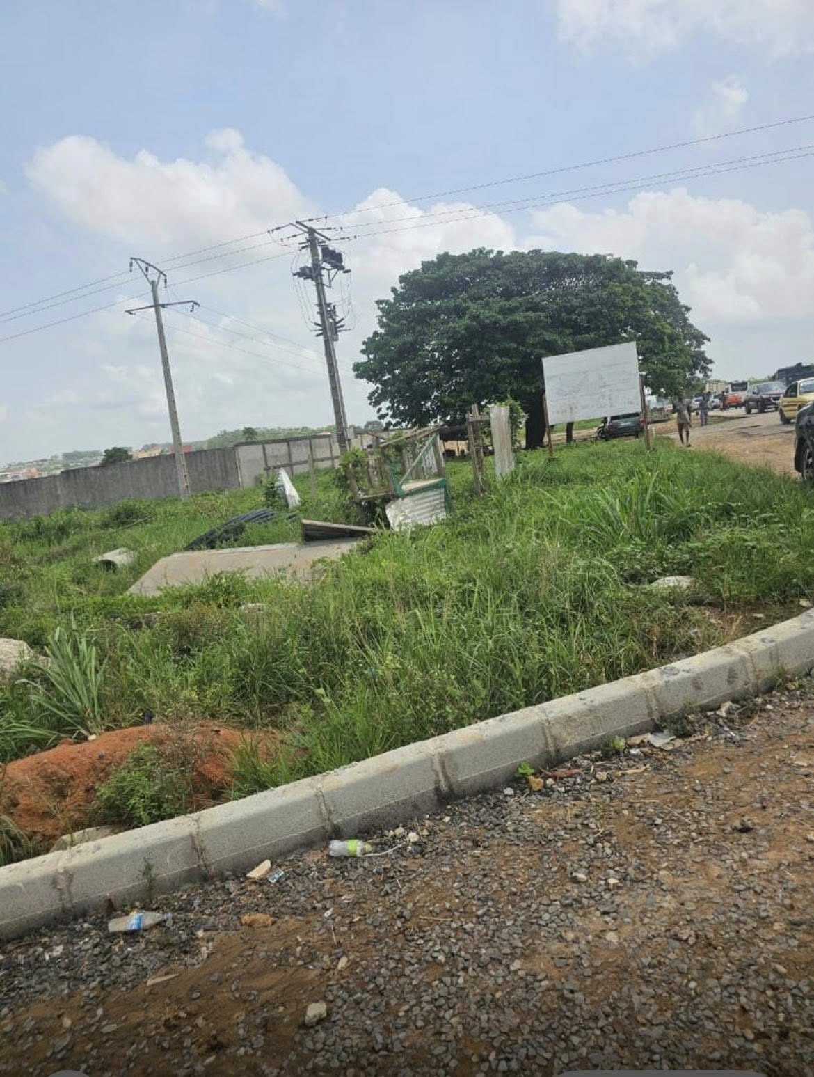 VENTE AU M² : 10 HA - COCODY