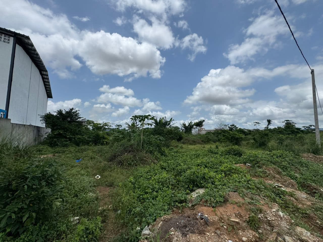 A VENDRE : LOT INDUSTRIEL