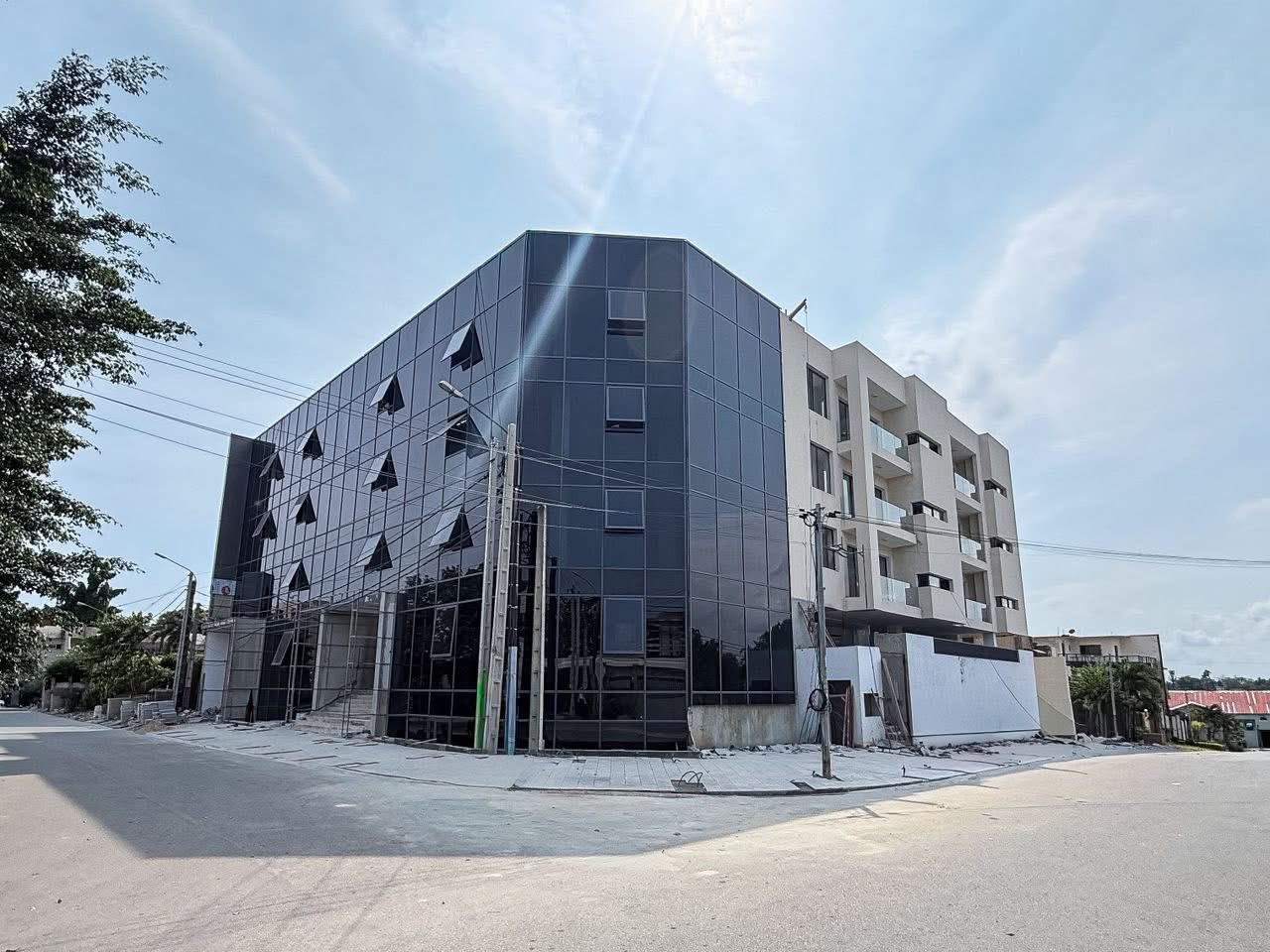 LOCATION : OPEN SPACE - 2 PLATEAUX